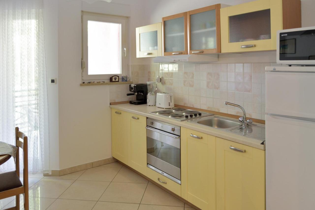 Pino Apartment Pula Exterior photo