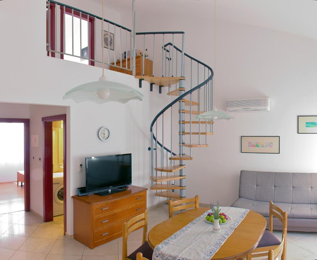 Pino Apartment Pula Exterior photo