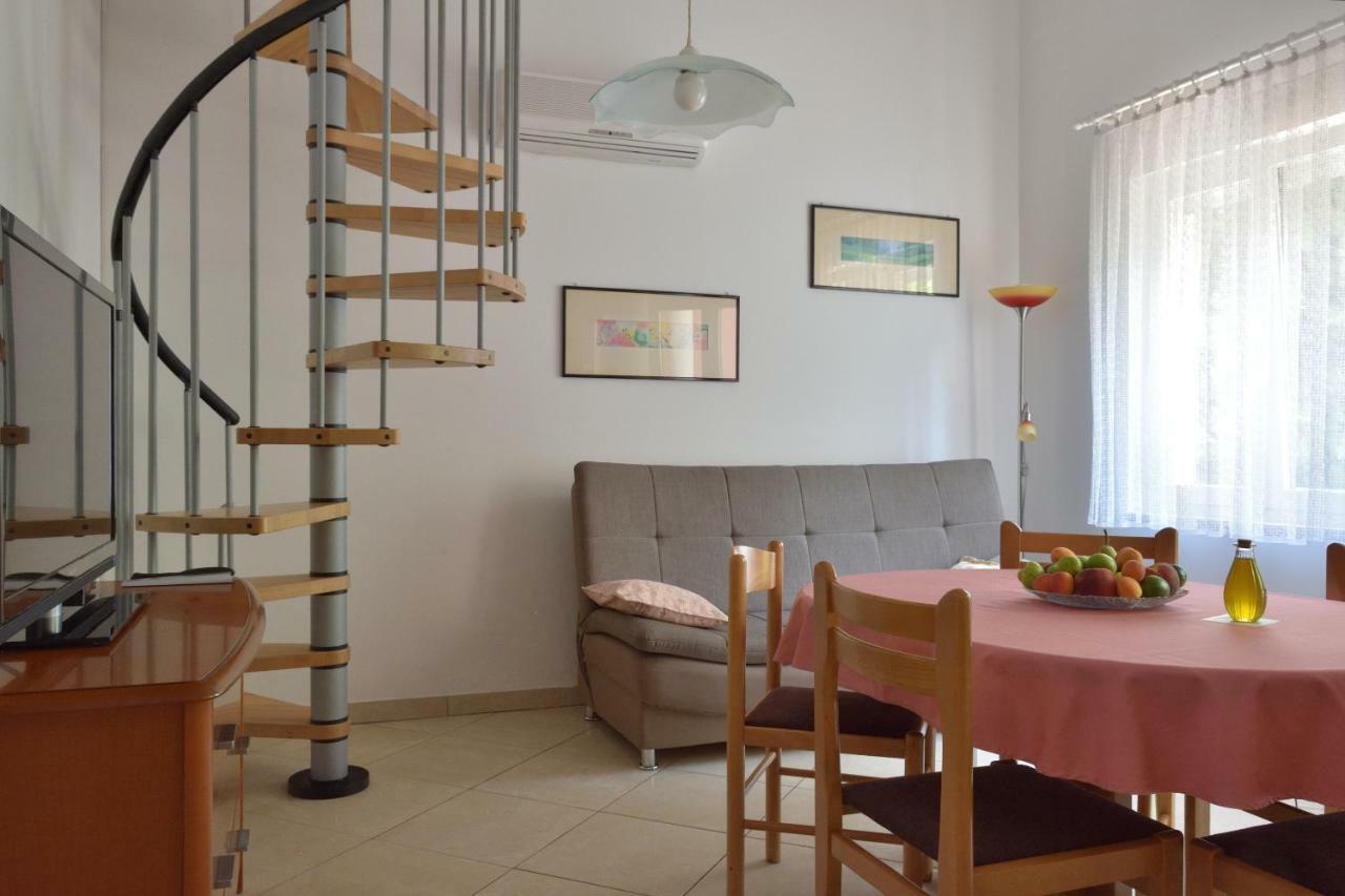 Pino Apartment Pula Exterior photo
