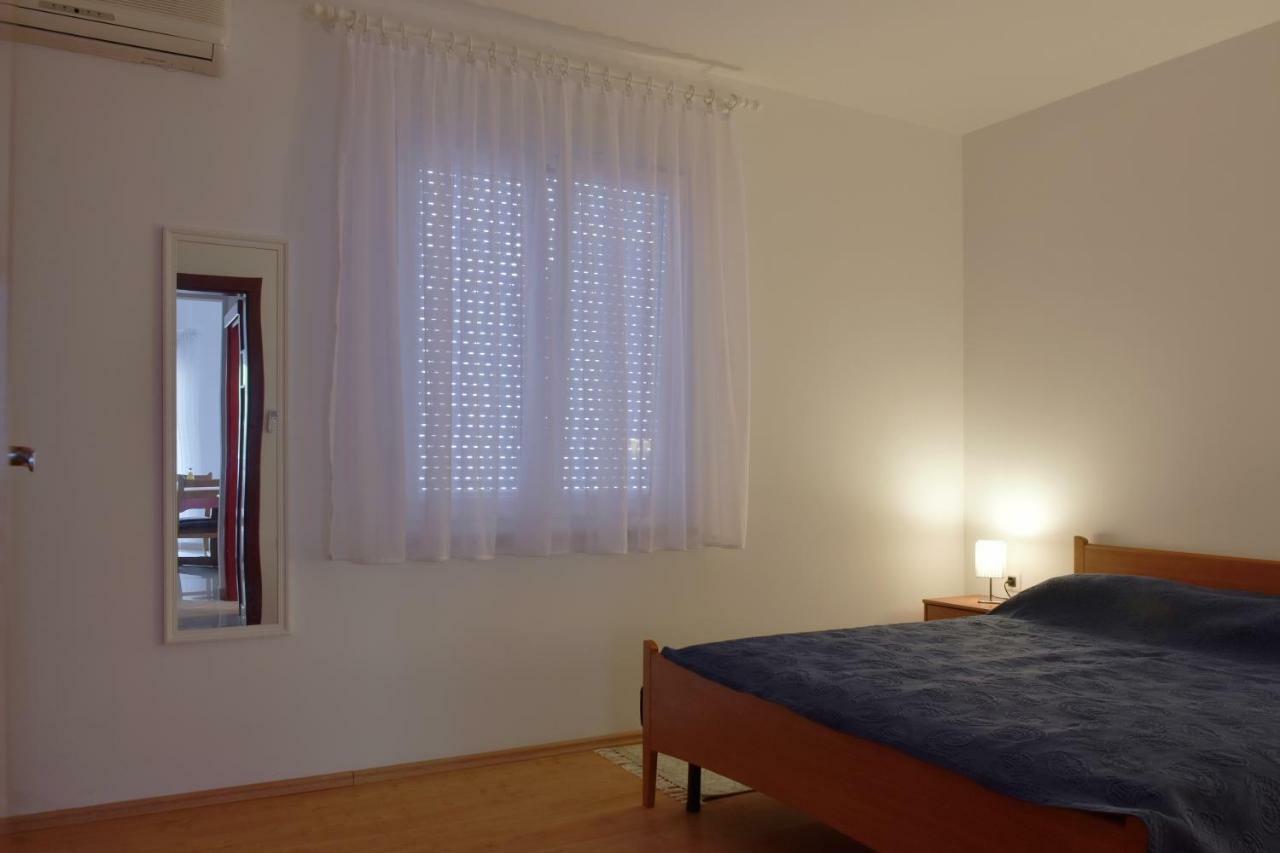Pino Apartment Pula Exterior photo